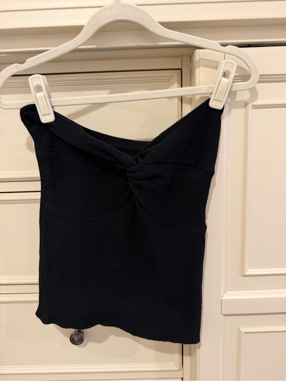 Black Strapless Twist-Knot Ribbed Tube Top
